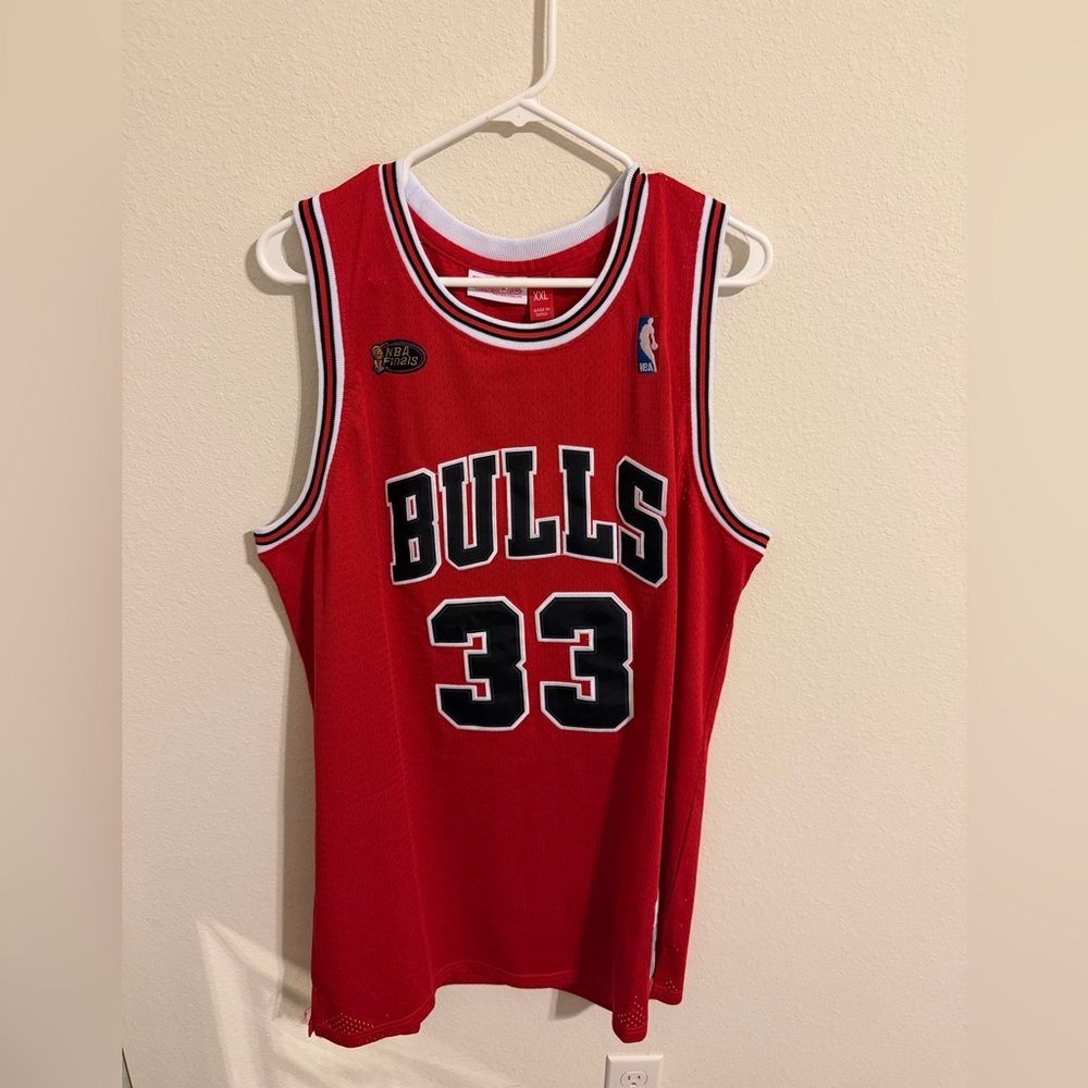 Mitchell & Ness Chicago Bulls Red #33 Pippen Throwback Jersey